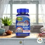 Frasco de Ômega 3 Unilife na bancada da cozinha.